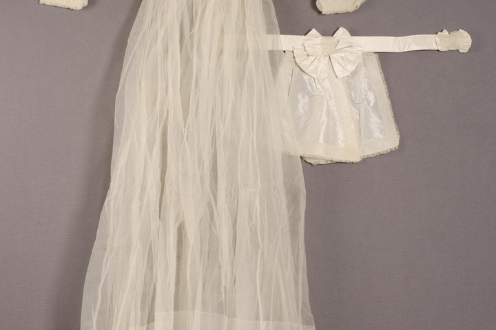 Bruidsensemble bestaande uit lijfje, rok en ceintuur