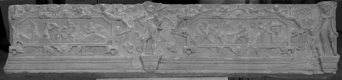 Schoorsteenfries, fragment met de maand augustus, de smidse van Vulcanus en de figuren van Mars en Venus en Cupido