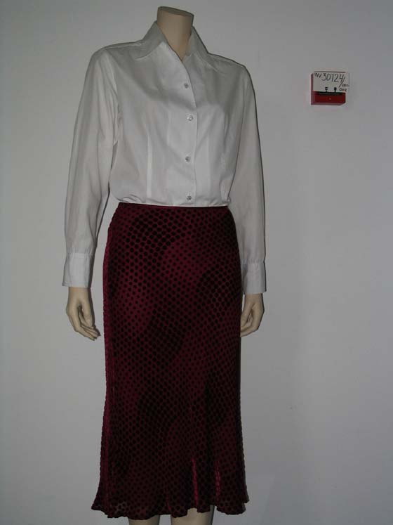 Damesensemble bestaande uit rok en blouse