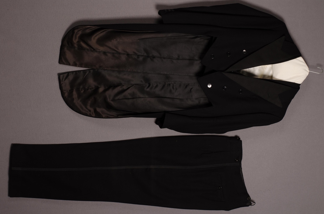 Driedelig herenensemble bestaande uit jasje, broek en vest (rokkostuum)