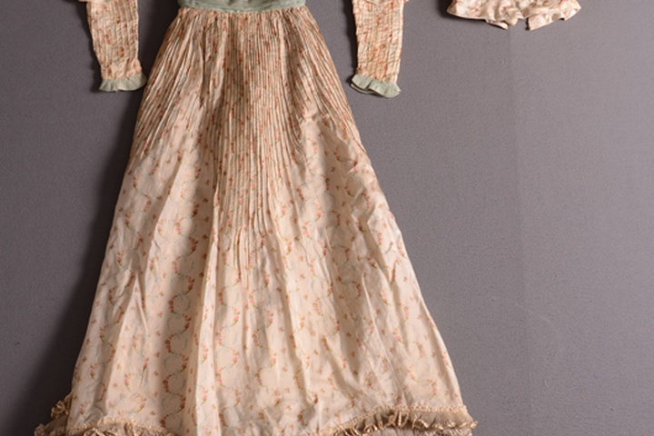 Driedelige jurk bestaande uit rok en twee lijfjes