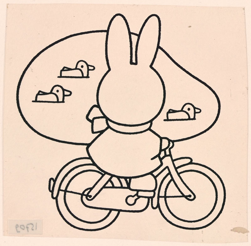 nijntje op de fiets [aangetroffen bij de eerdere versie van het kinderboek; nijntje fietst langs een vijver met eenden op p. 9]