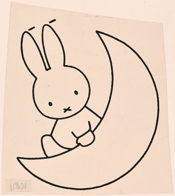 nijntjes droom [het bruine konijn zit laag op de maan en houdt zich vast op p. 24]