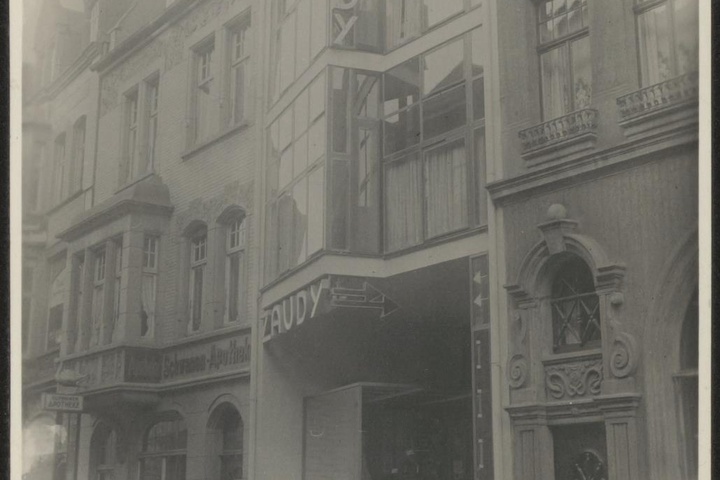 Afbeelding van winkel Zaudy, gevel van rechts, ca.1928