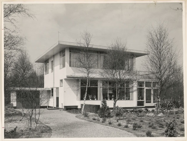 Afbeelding van woning Smedes, ca.1936 , aanzicht schuin vanaf oprit