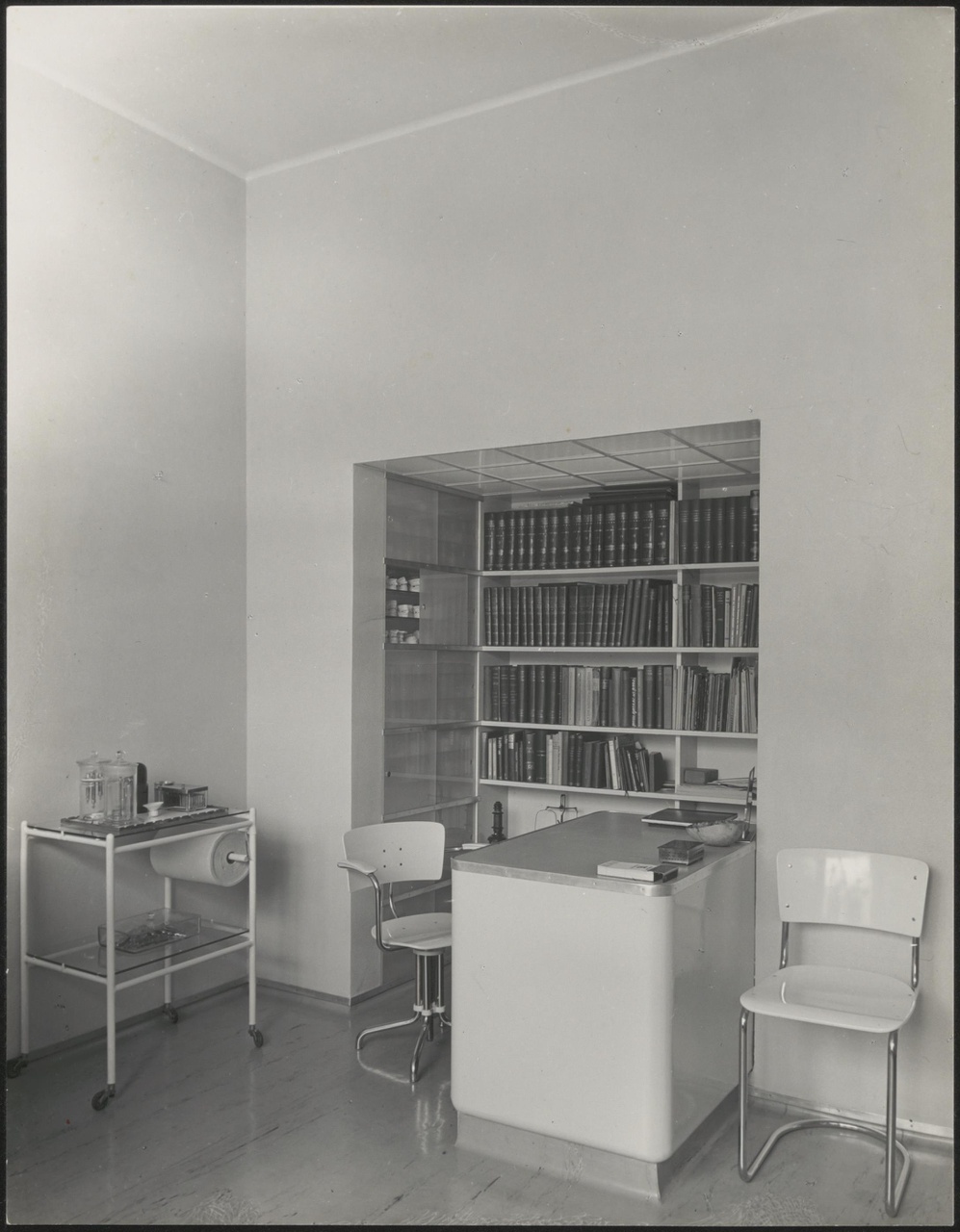 Afbeelding van ingebouwd bureau  tandarts Schutte, ca.1938