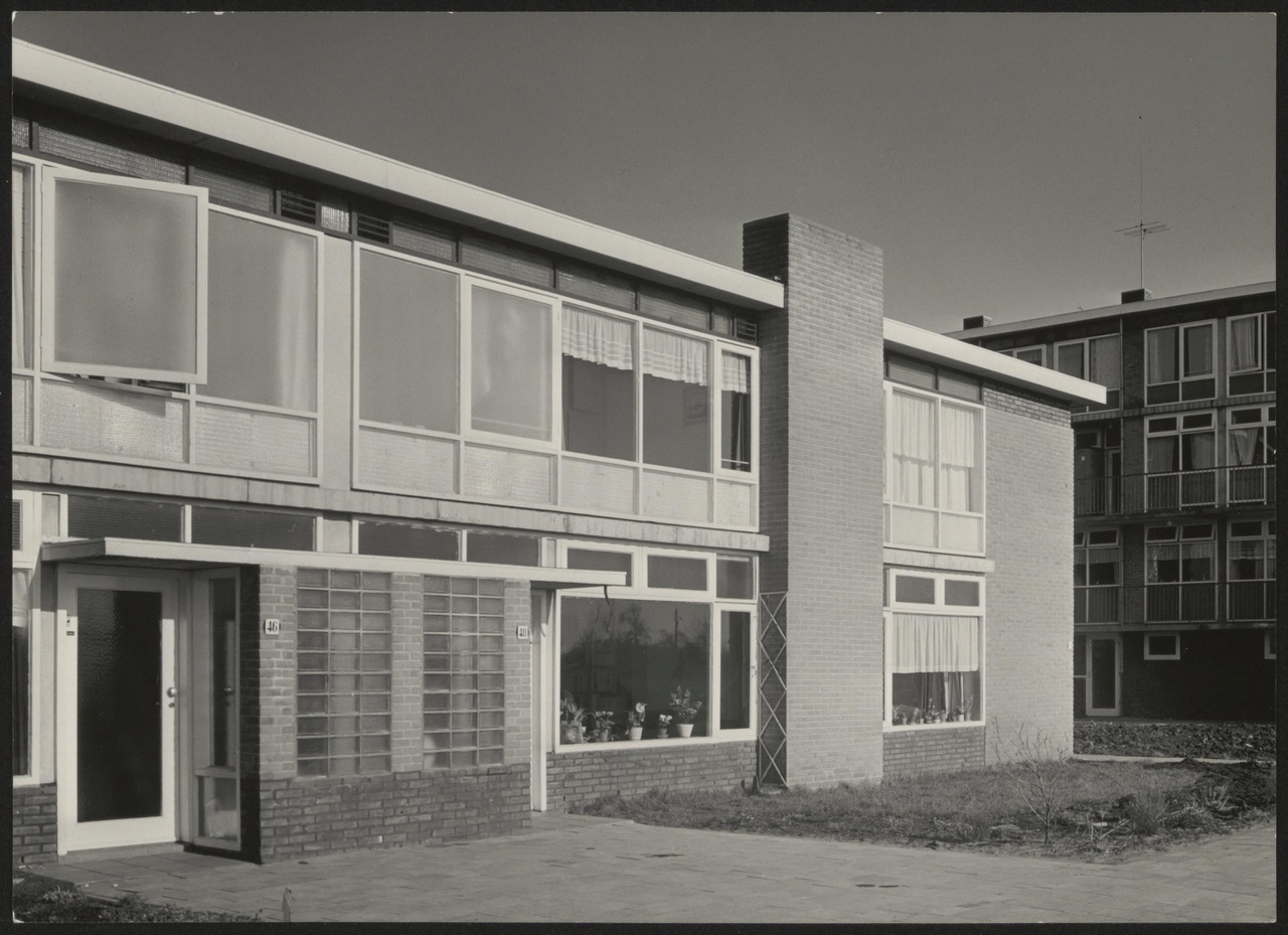 Afbeelding van woningen Hoograven, ca.1957, voorkant ééngezinswoning close-up