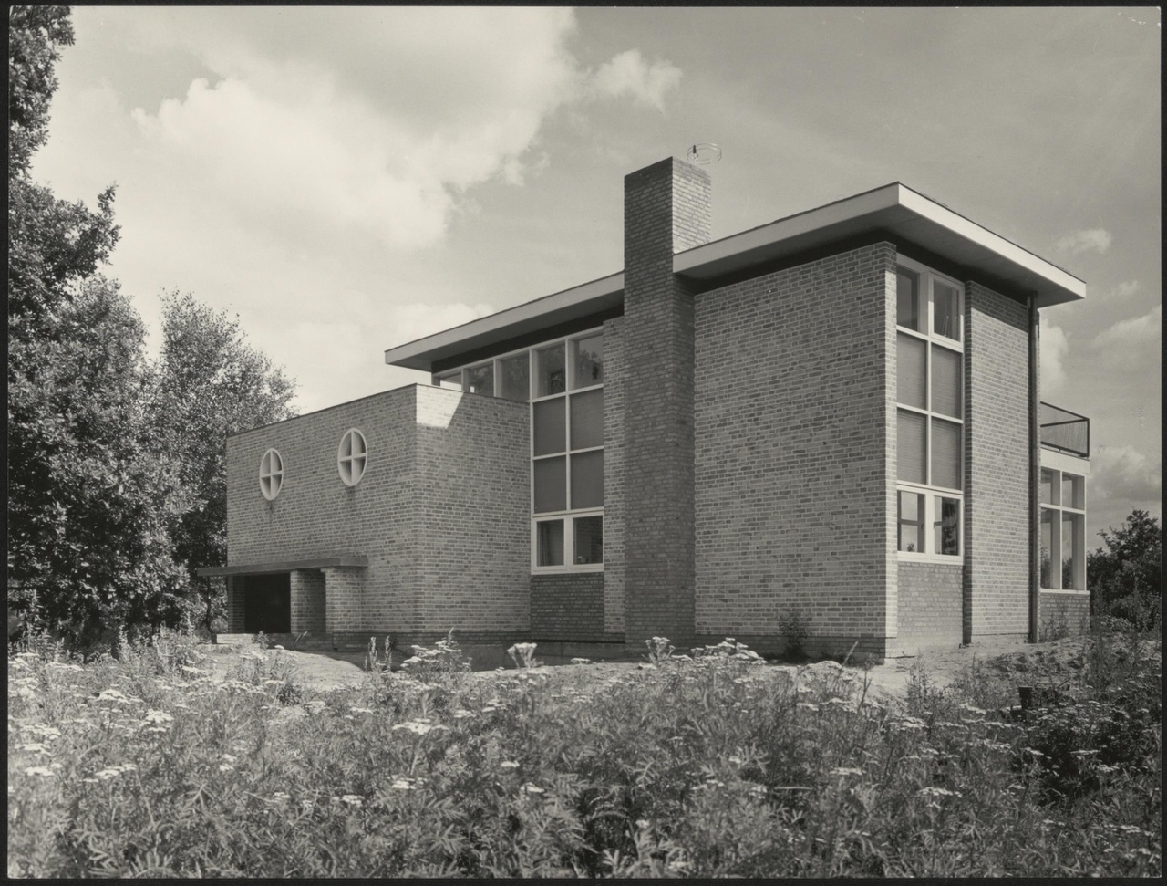 Afbeelding van woning Jansen, ca.1957, straatkant, schuin