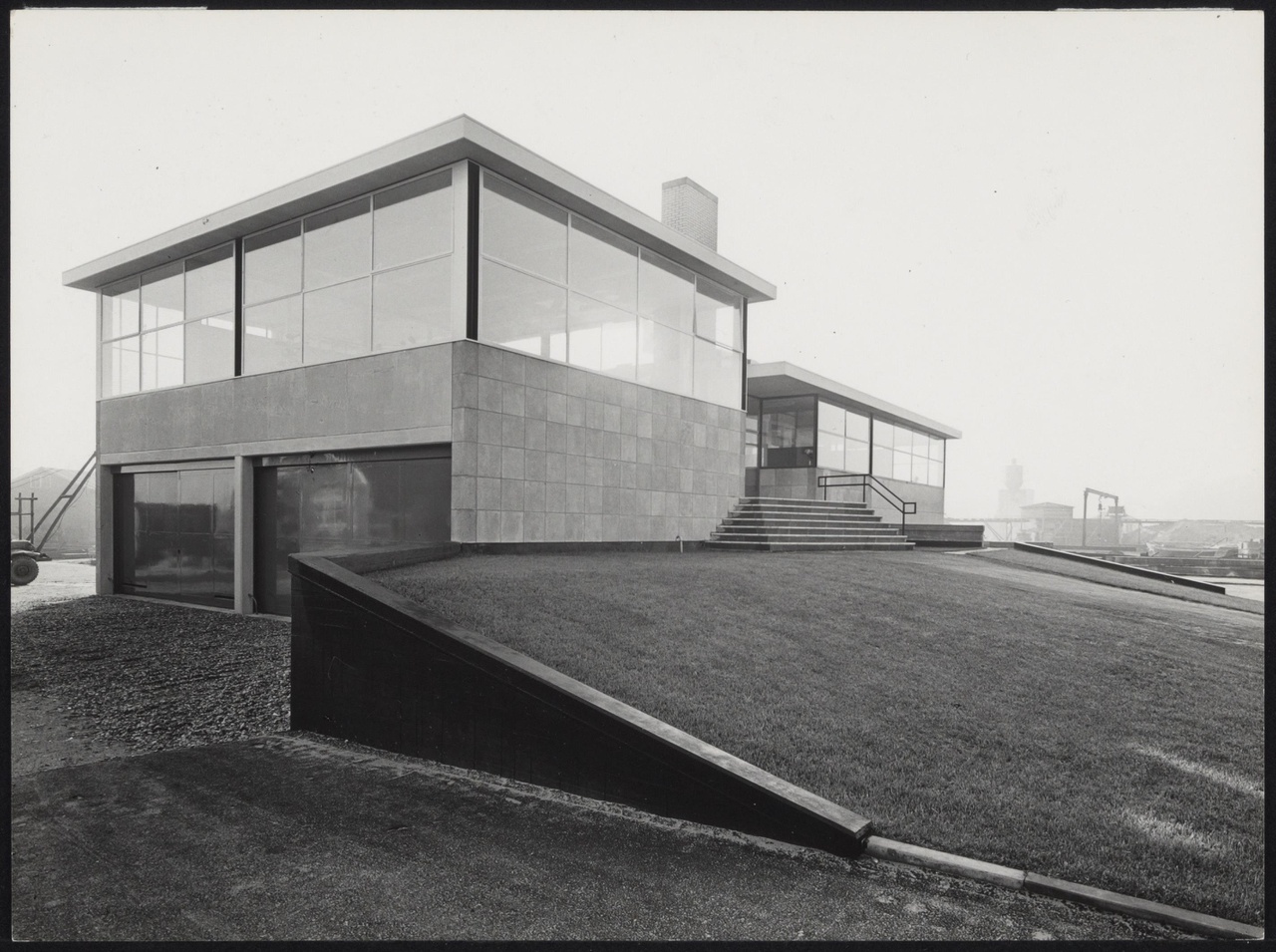 Afbeelding van kantoor Schrale Beton, ca.1958, voor- en zijkant