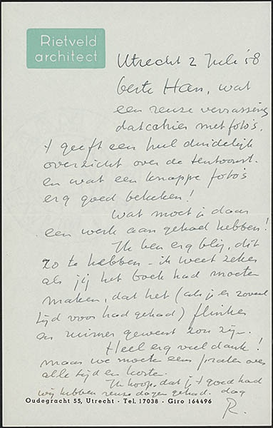 brief van Gerrit Thomas Rietveld aan Han Schröder waarin hij haar bedankt voor een boek met foto's van een tentoonstelling waar Han aan heeft meegewerkt