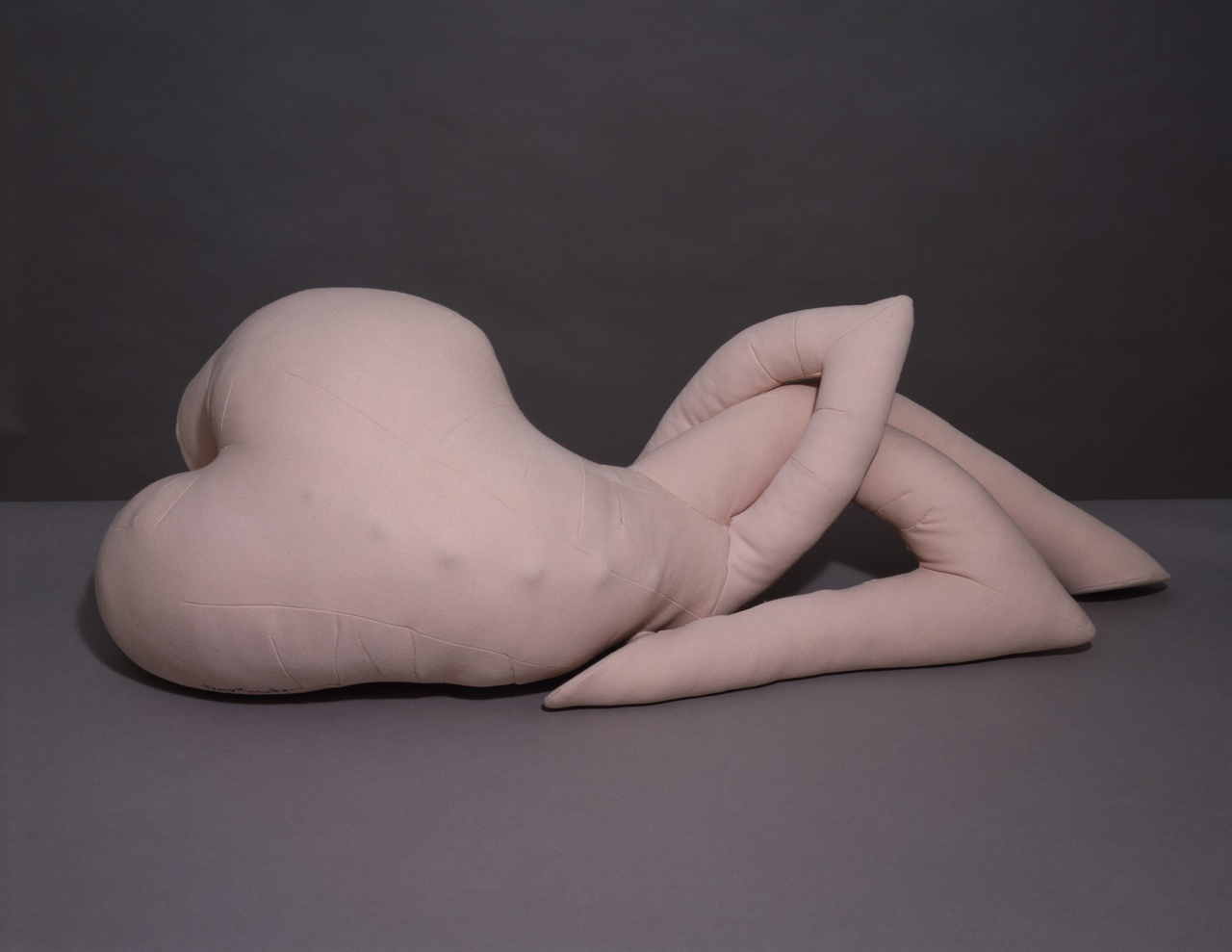 7/29 - Dorothea Tanning, Nue couchée ,1969-70. Foto: Tate
