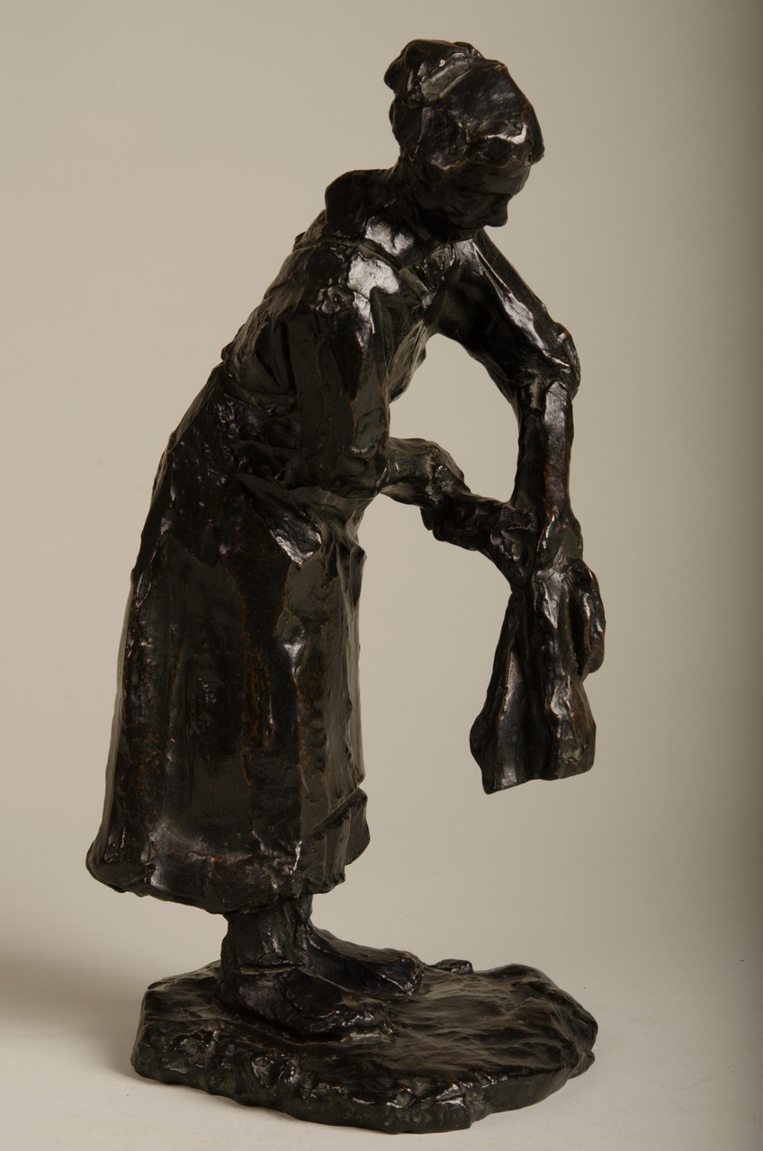 Sculptuur van een wasvrouw