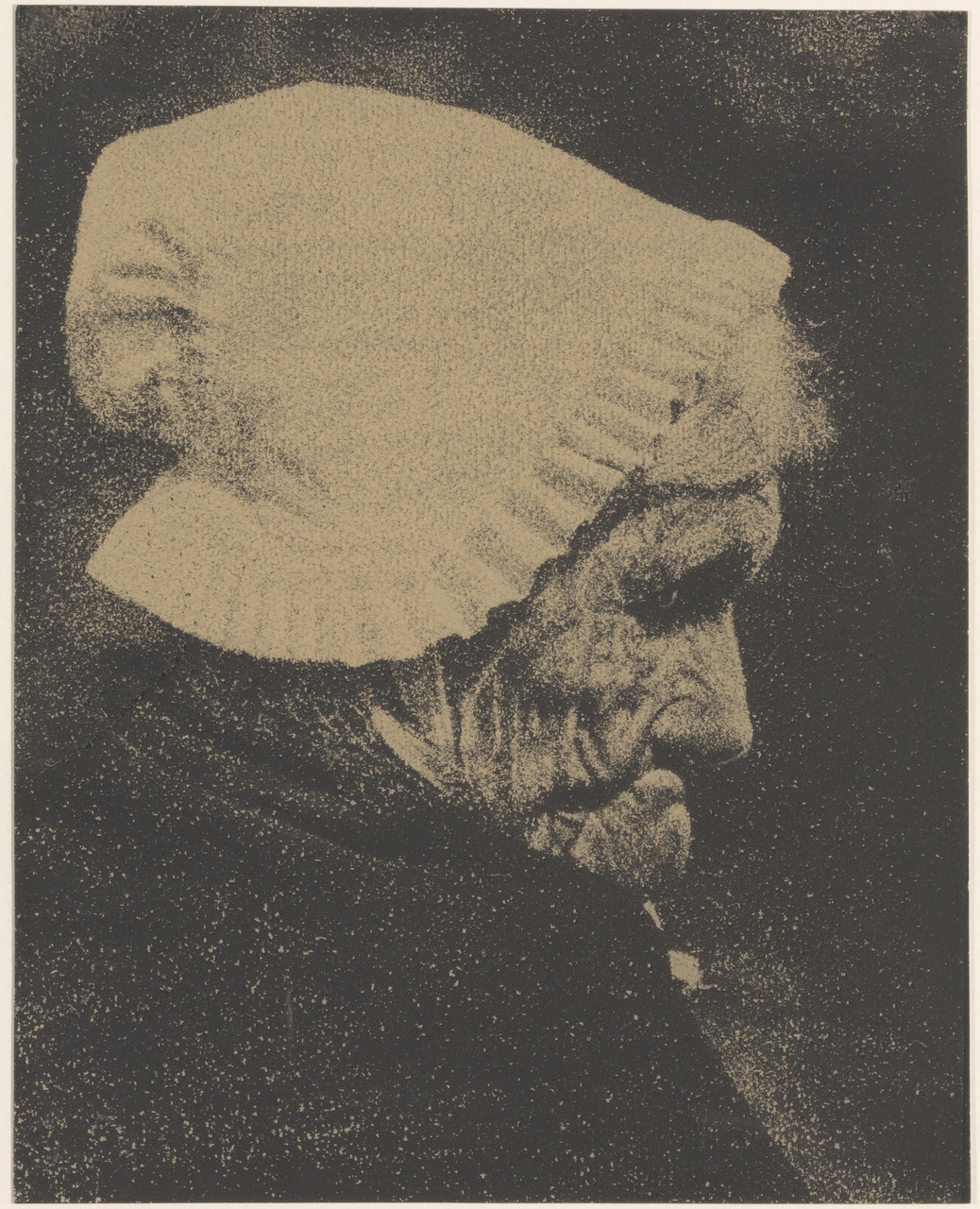 Portretfoto van een oud vrouwtje met muts en profil naar rechts gewend ("Ouderdom")