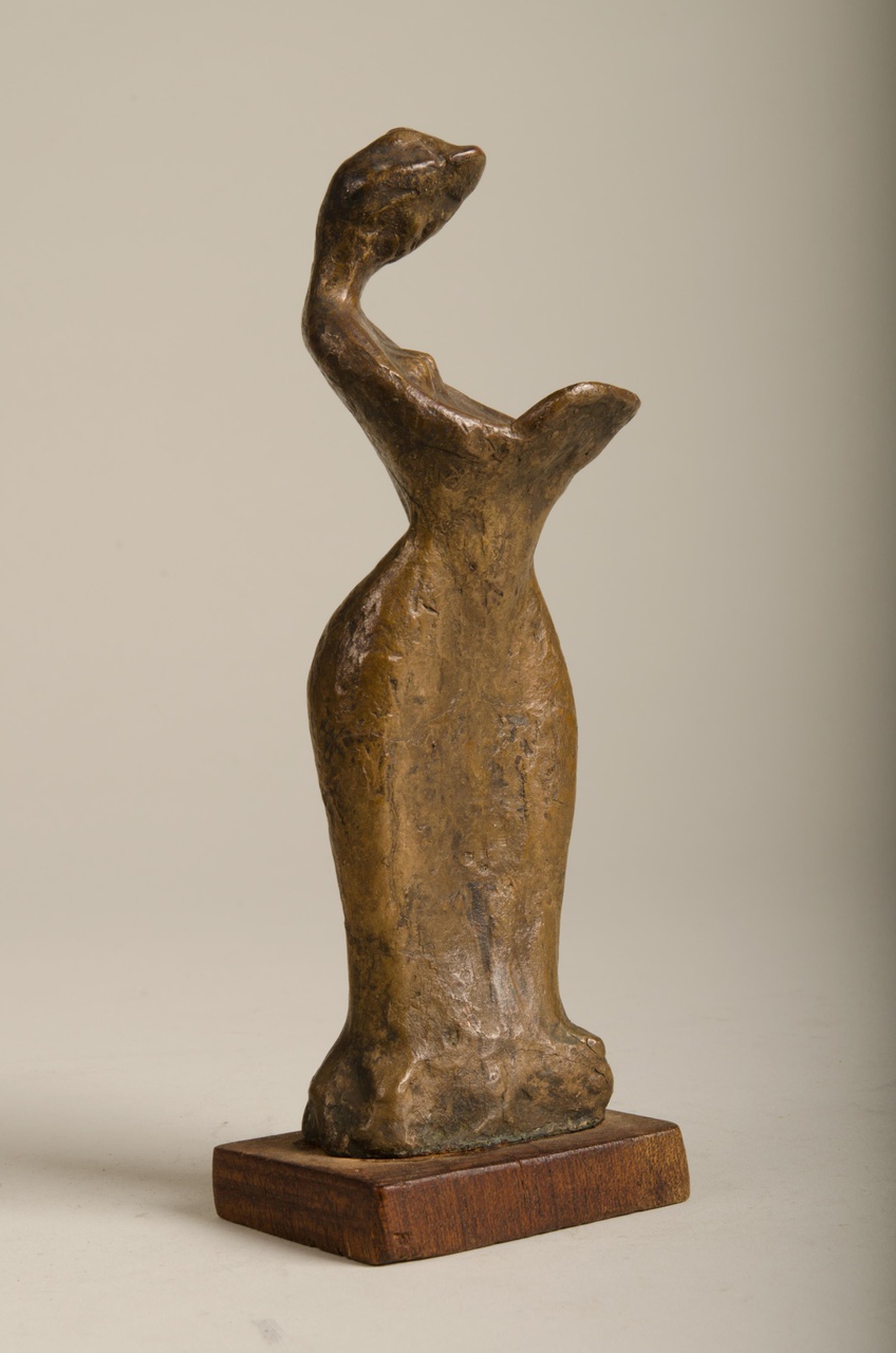 Sculptuur van Lezende vrouw
