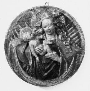 Schoorsteenfries, medaillon met Maria met Kind op de maansikkel