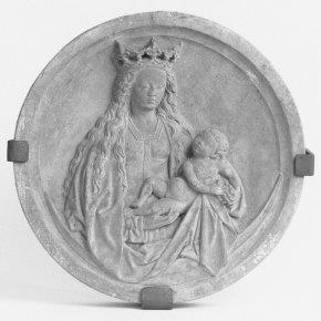 Medaillon van schoorsteenfries met Maria met Kind met een druiventros, op de maansikkel