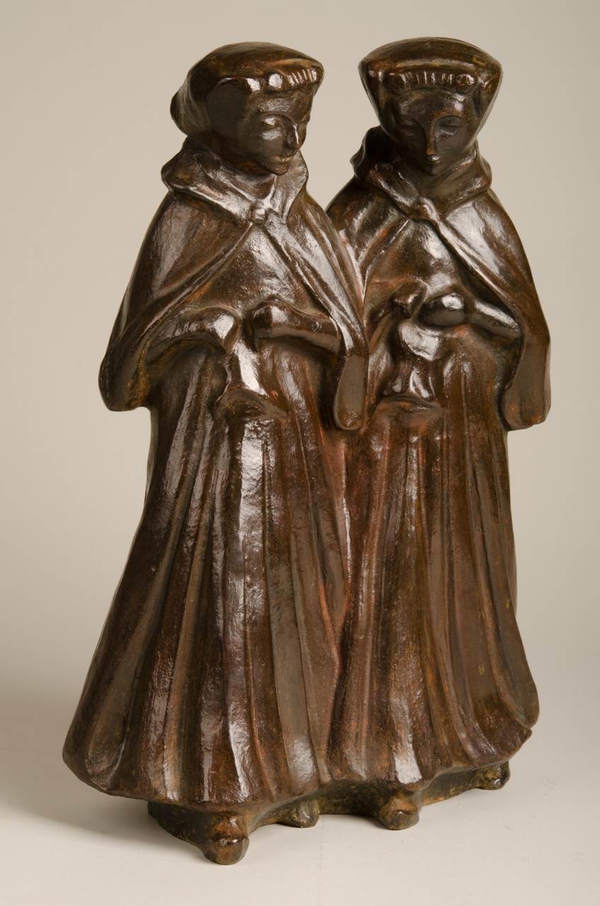 Sculptuur van twee Scheveningse vissersvrouwen