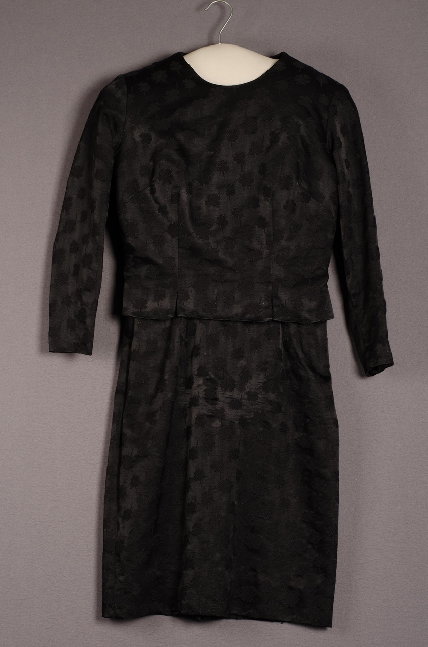 Tweedelig damesensemble bestaande uit jurk en jas