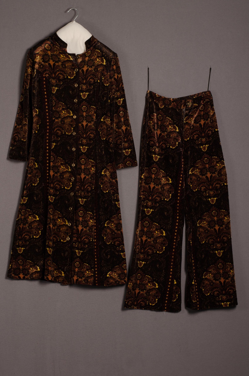 Damesensemble bestaande uit tuniek en broek