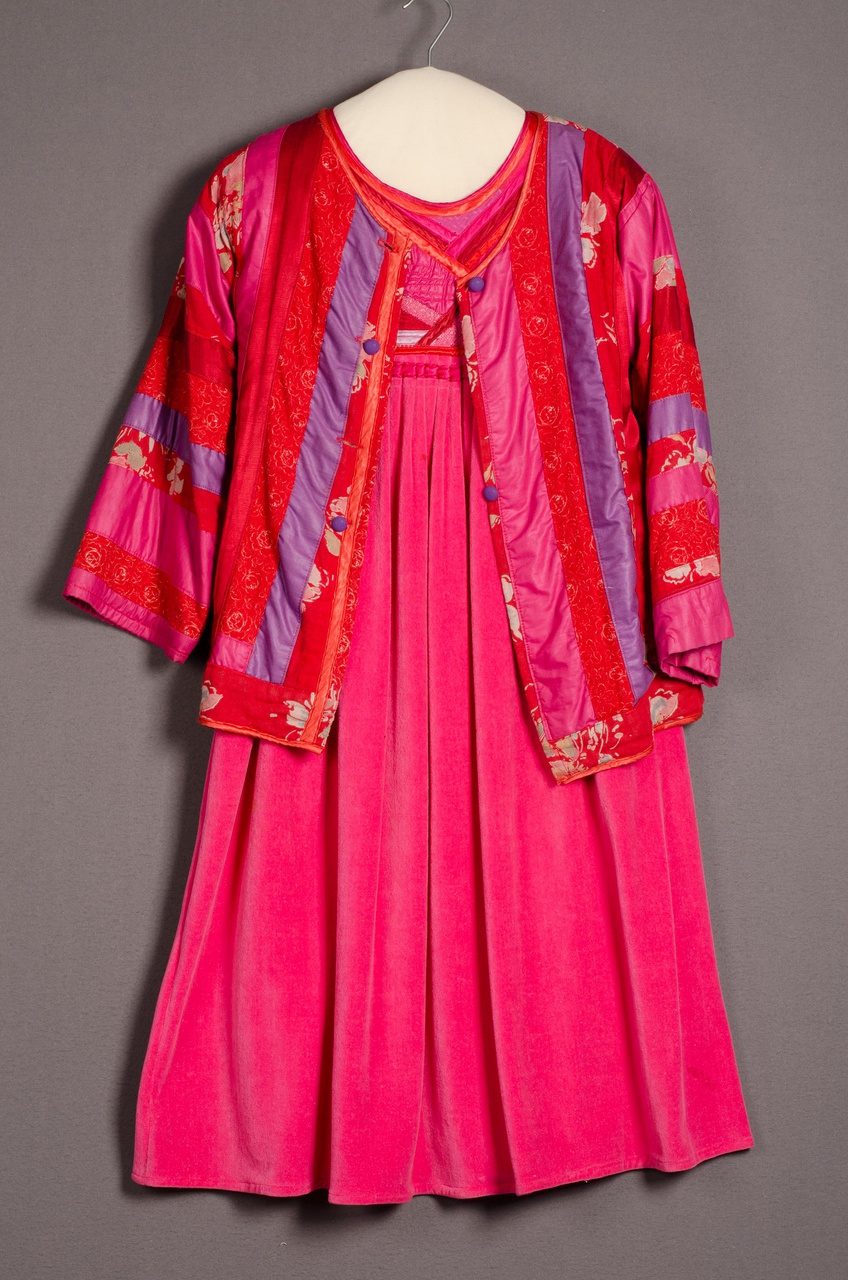 Damesensemble bestaande uit jurk en jasje