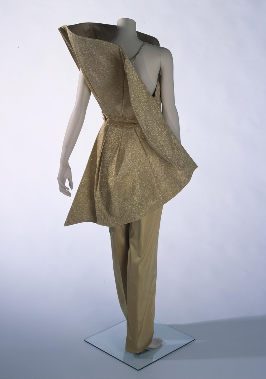 Damesensemble bestaande uit moulagetop met pantalon uit de wintercollectie Mood, Fabric & Movement