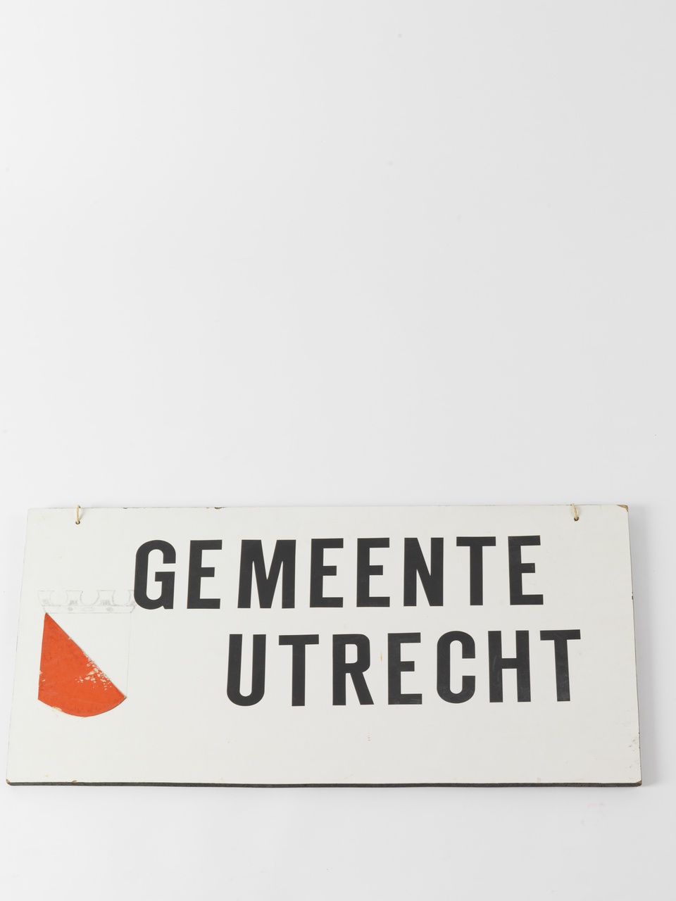 Bord met stadswapen en opschrift 'Gemeente Utrecht'