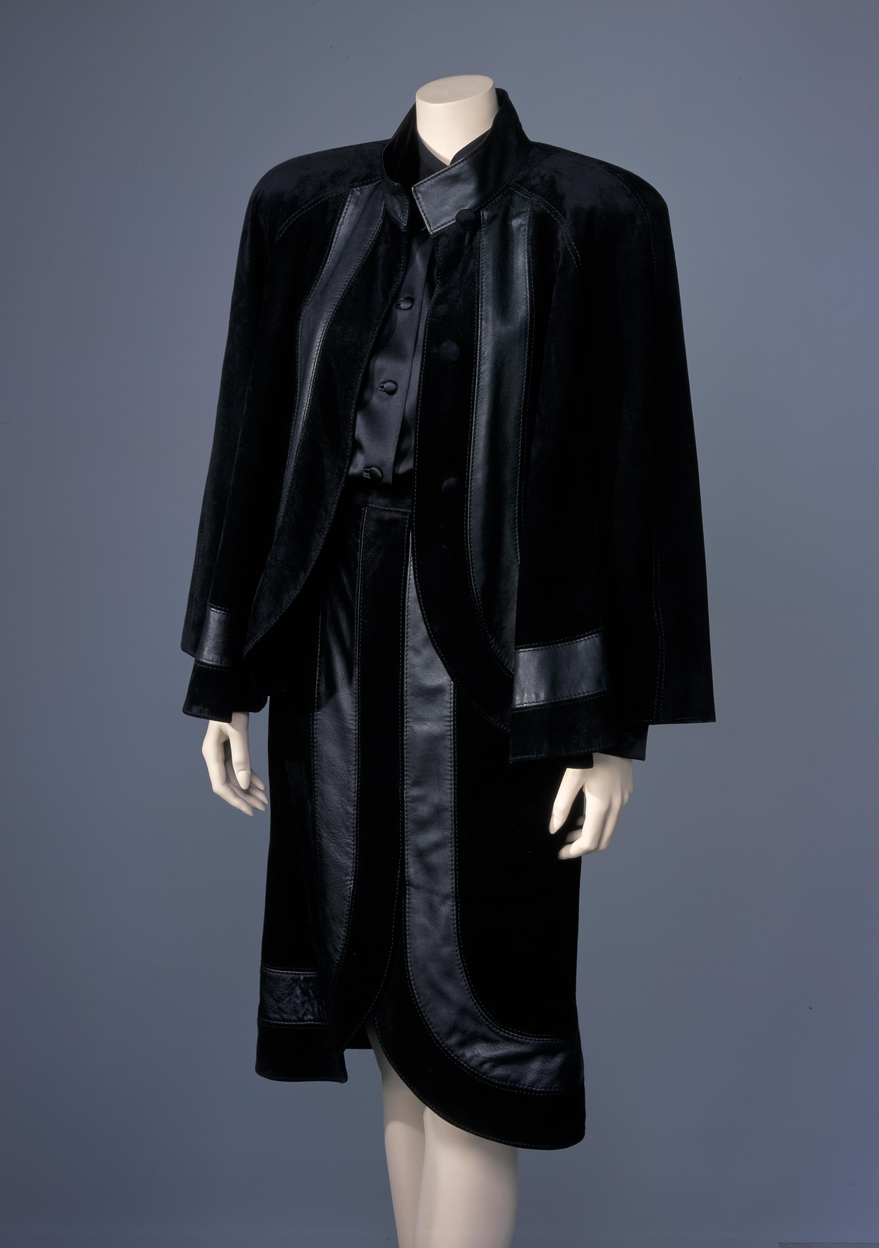 Minimaliseren Jaarlijks Verdrag Damesensemble bestaande uit blouse, rok, broek en jasje — Centraal Museum  Utrecht