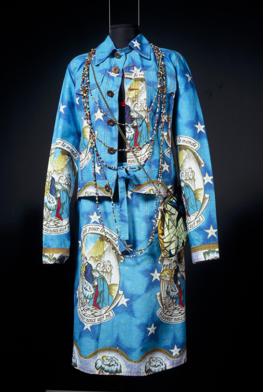 Damesensemble bestaande uit jasje en rok uit de collectie v/z 2005