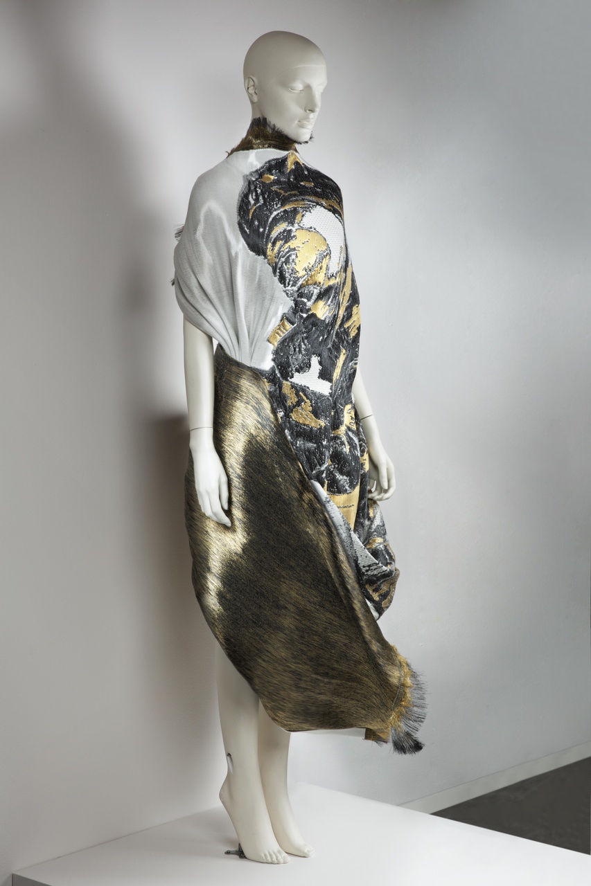 Steen jurk uit de collectie 'Velero'