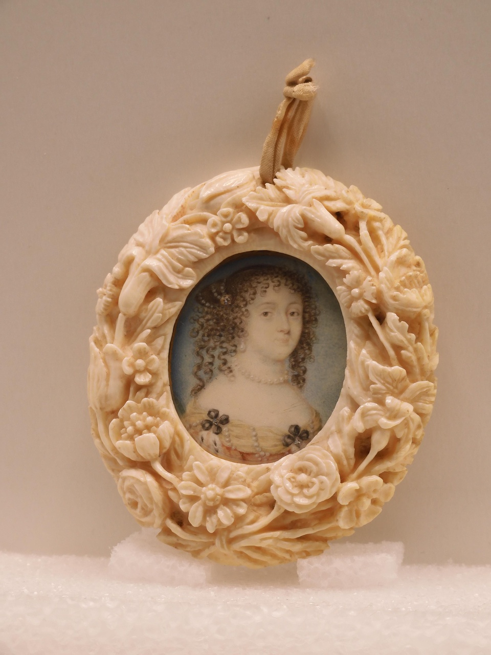 Miniatuurportret van Henriëtte Anna Stuart, echtgenote van Philips van Orléans (1640-1701)