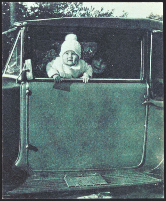 Dick samen met zijn moeder in de auto