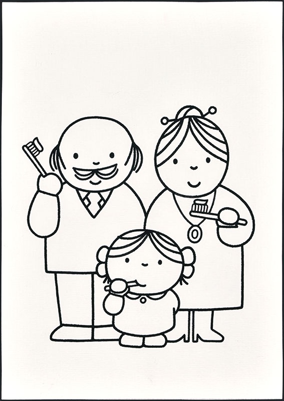 Japans gezin (vader, moeder en meisje) met tandenborstels [waarschijnlijk ten behoeve van voorlichtingsmateriaal tegen tandbederf]