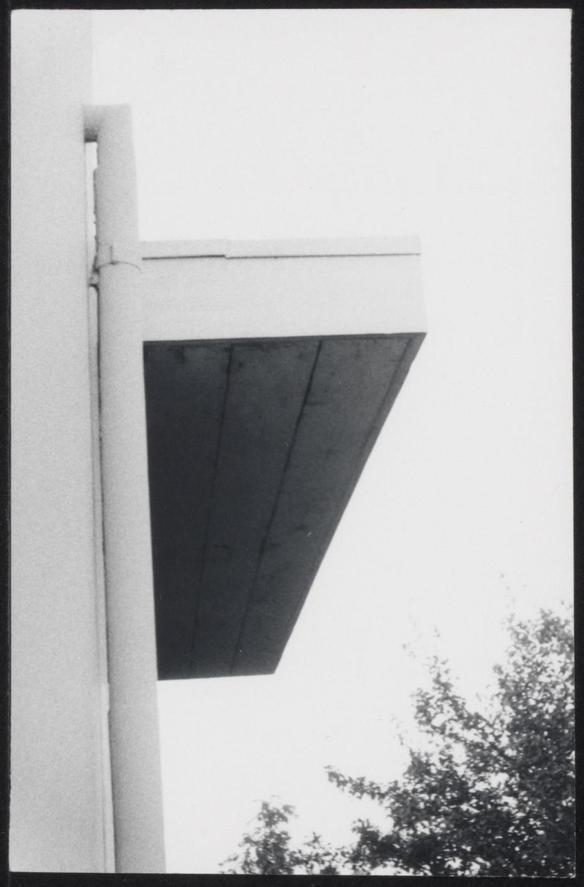 Afbeelding van Rietveld Schröderhuis - luifel met zinkstrip en hemelwaterafvoer
