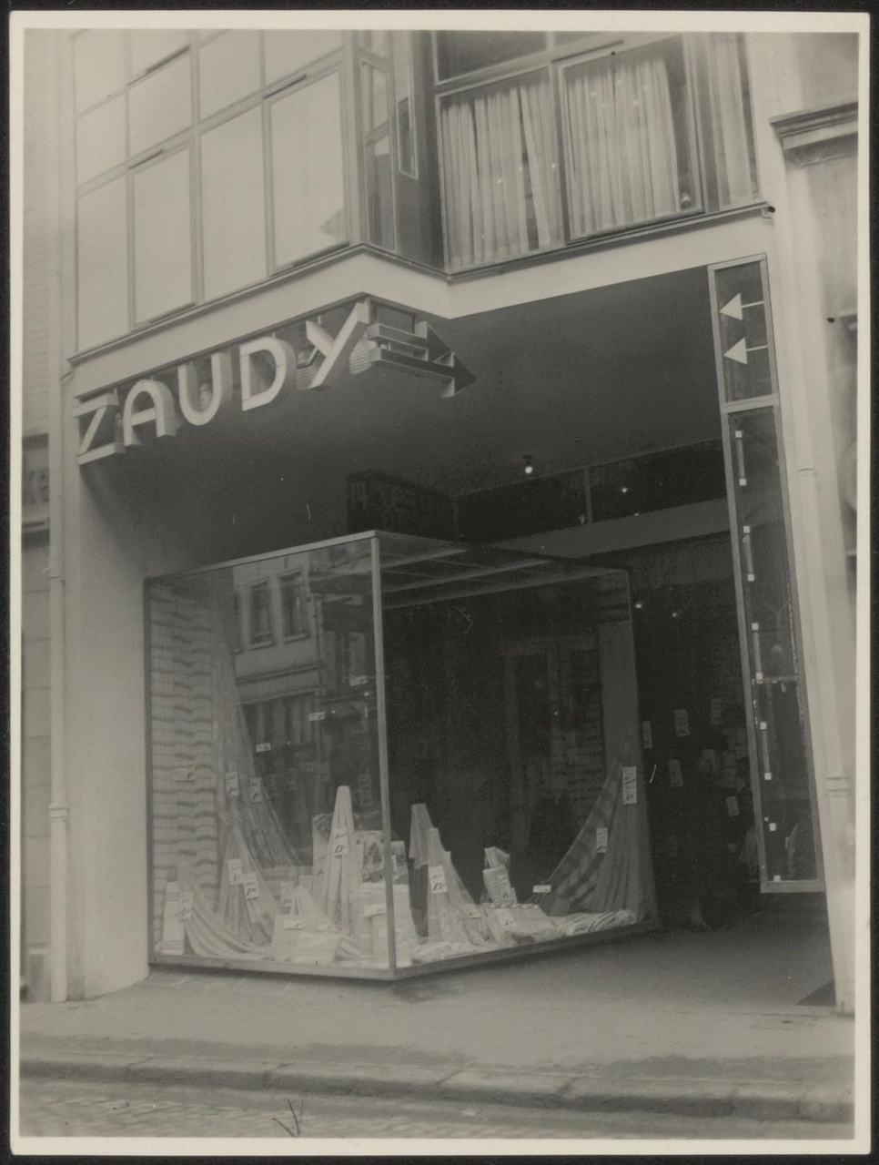 Afbeelding van winkel Zaudy, onderste helft, iets van links