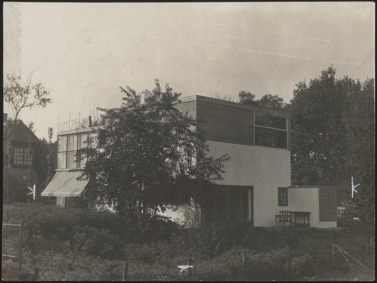 Afbeelding van woning/atelier v.Urk vanuit het zuid-oosten, ca.1931