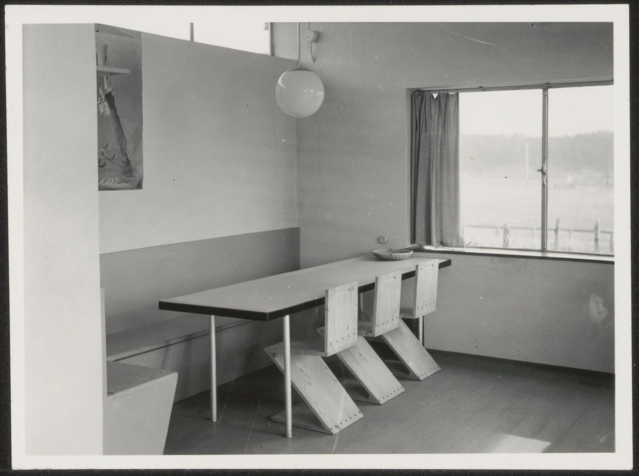 Afbeelding van zomerhuis Brandt Corstius,ca.1939, eethoek zonder theewagen