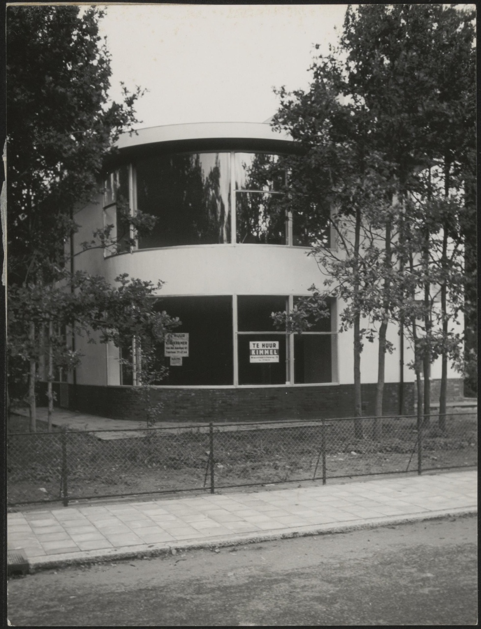 Afbeelding van woning Wijburg, nog onbewoond, 1939, ronde hoek, te huur