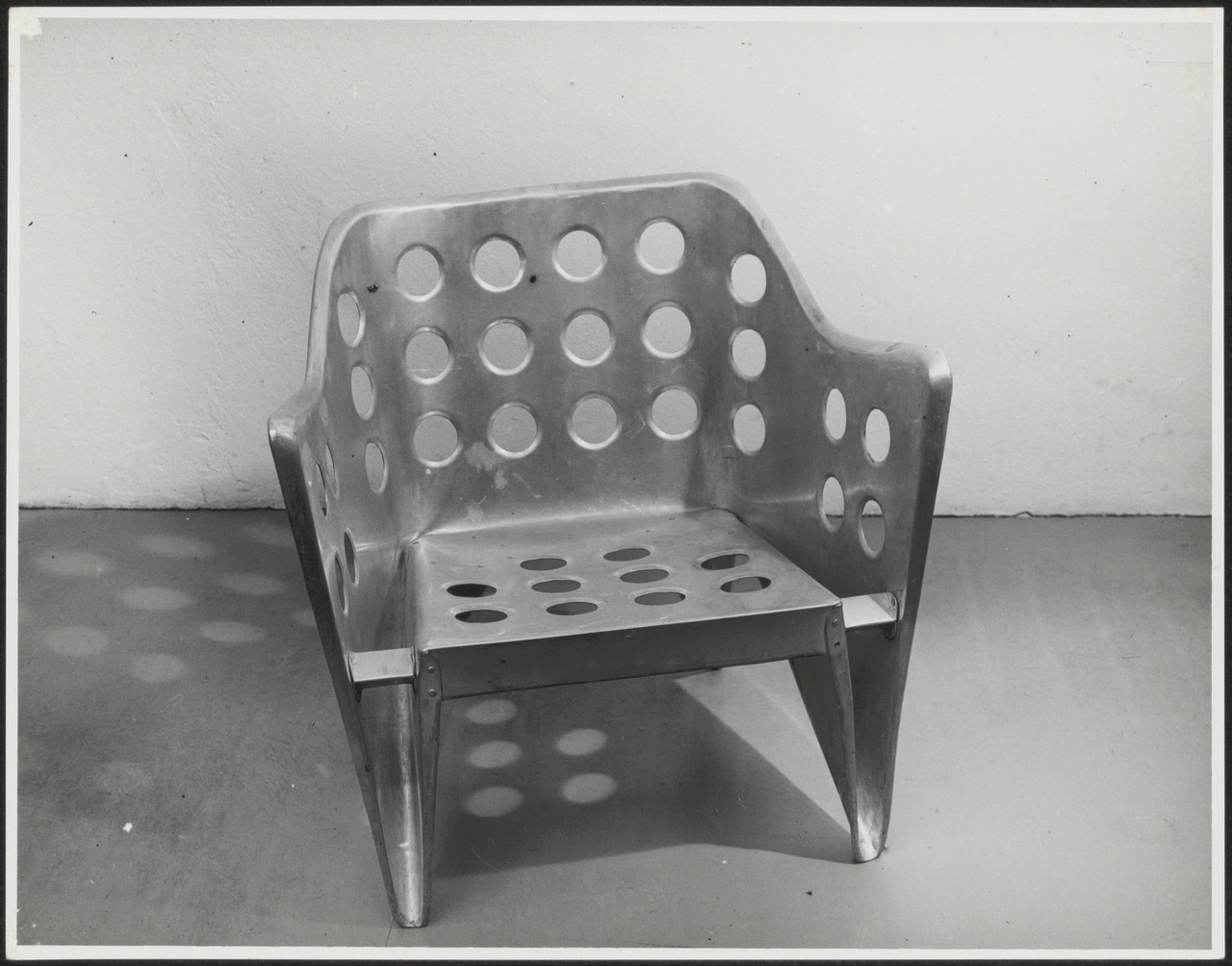 Afbeelding van aluminium stoel van voren