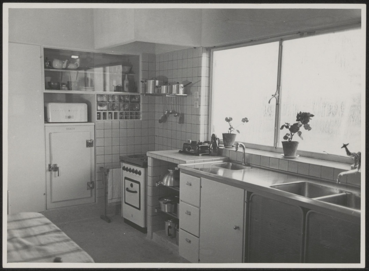Afbeelding van woning Smit, Kinderdijk, 1949, interieur keuken