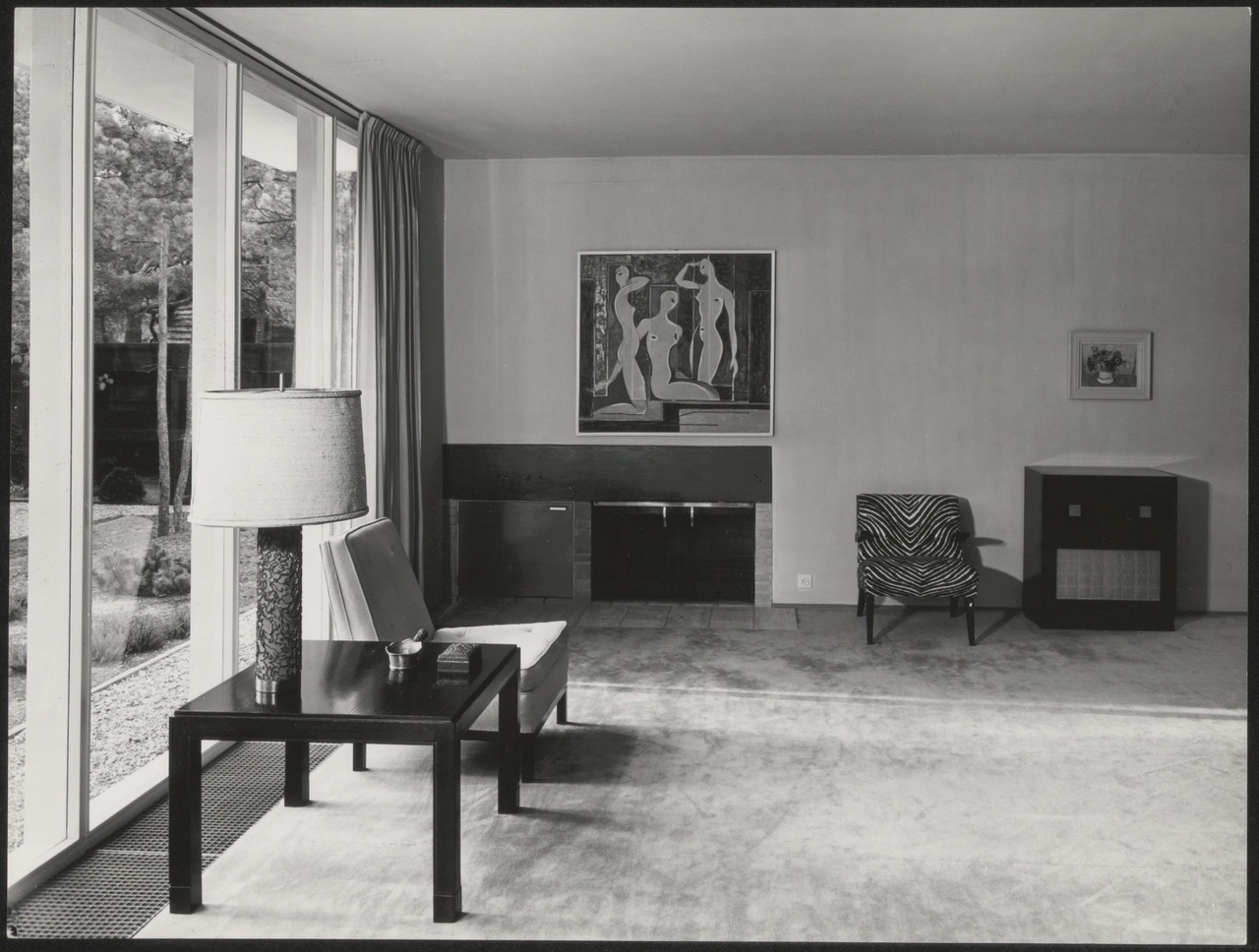 Afbeelding van woning Klaassen, ca.1953, interieur zithoek met open haard