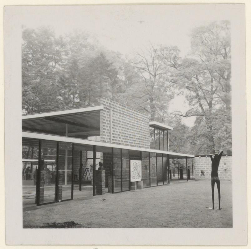 Afbeelding van expo-paviljoen Sonsbeek, ca.1955, zuid-westkant, iets dichterbij
