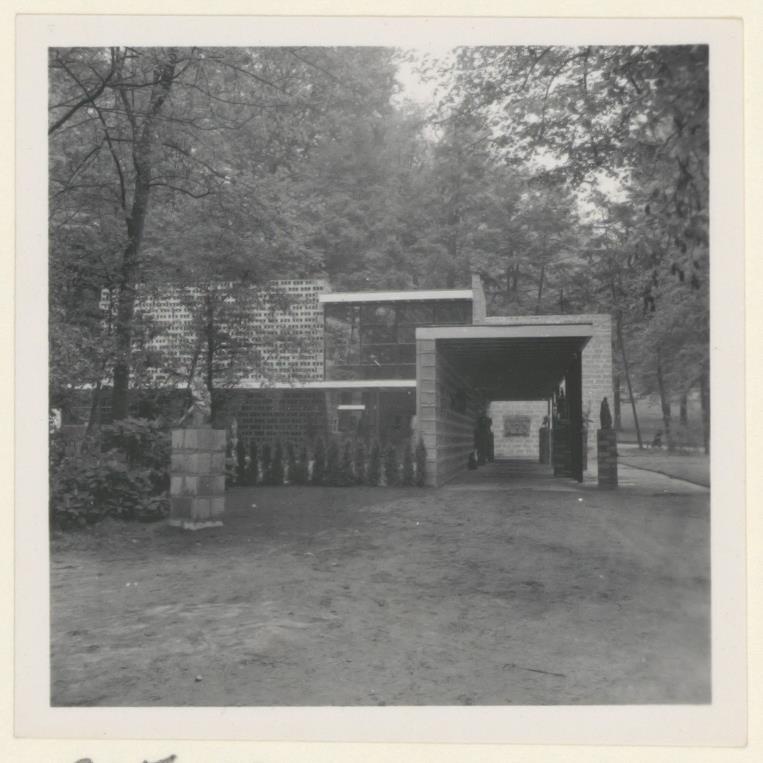 Afbeelding van expo-paviljoen Sonsbeek, ca.1955, uiterste zuid-oosthoek paviljoen