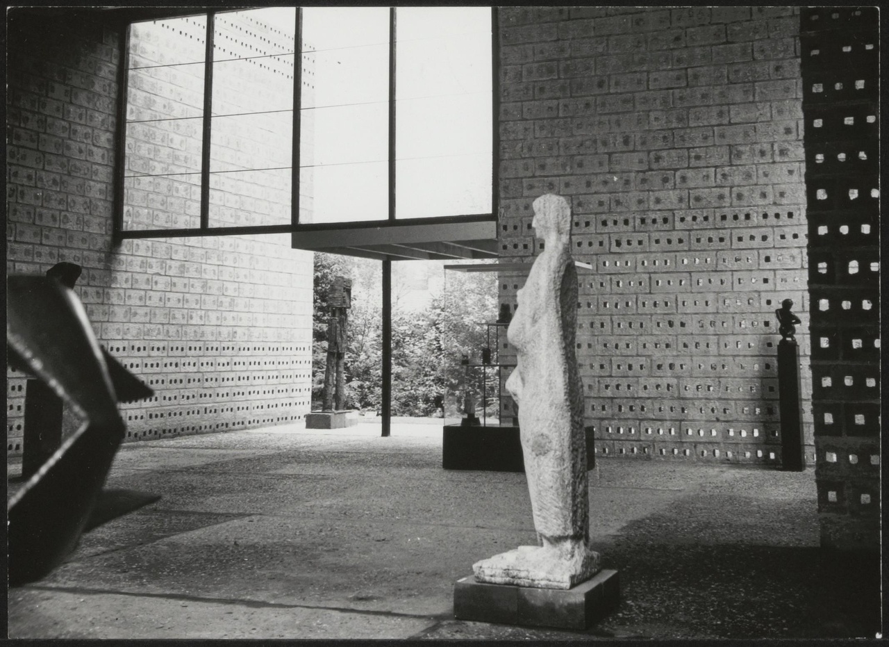 Afbeelding van expo-paviljoen Otterlo, ca.1965, interieur naar het oosten