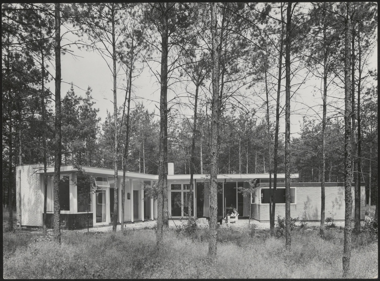 Afbeelding van woning Visser, ca.1956, tuinkant vanuit het zuiden