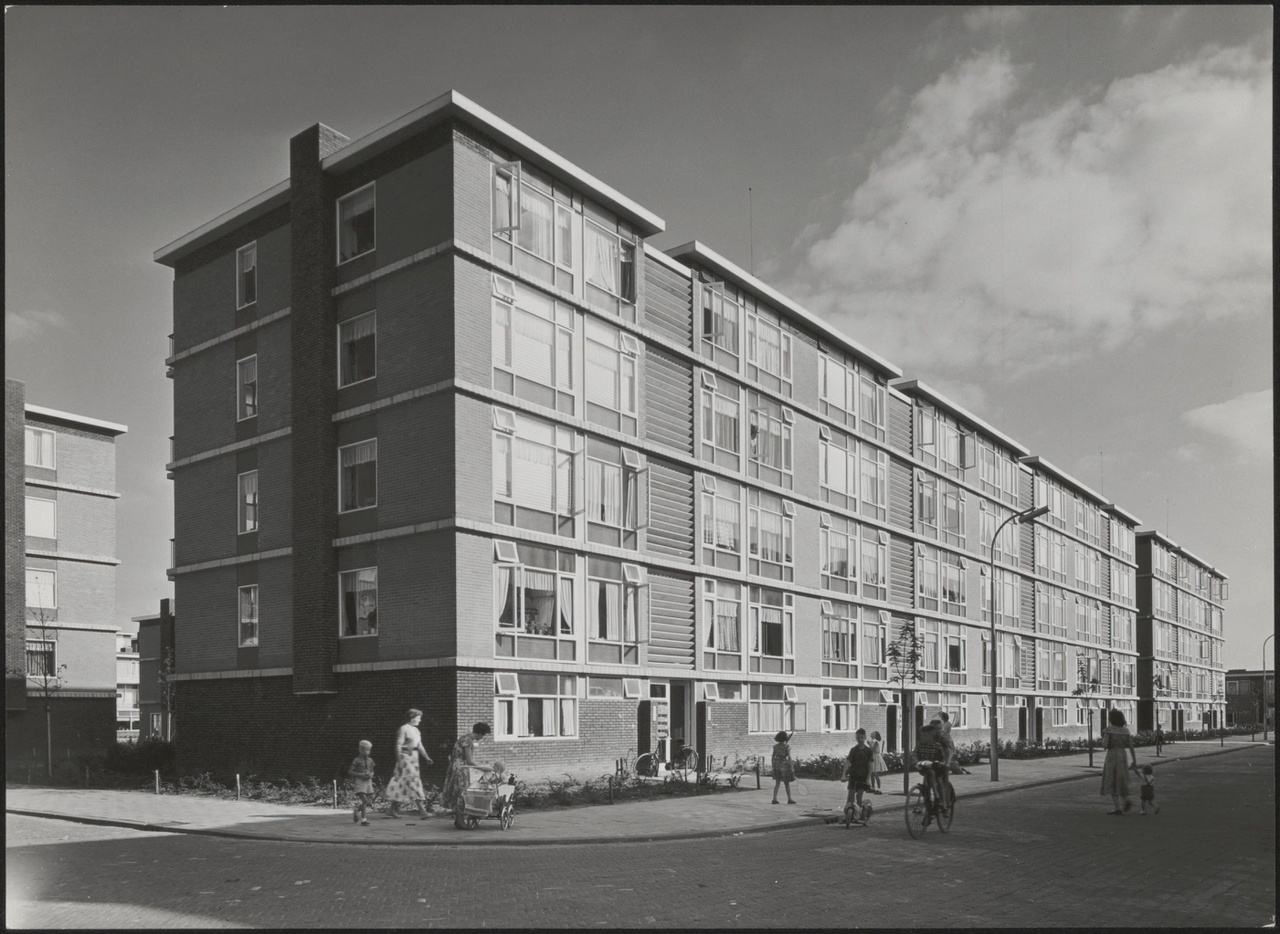 Afbeelding van woningen Hoograven, ca.1957, westkant buurt met noordwesthoek