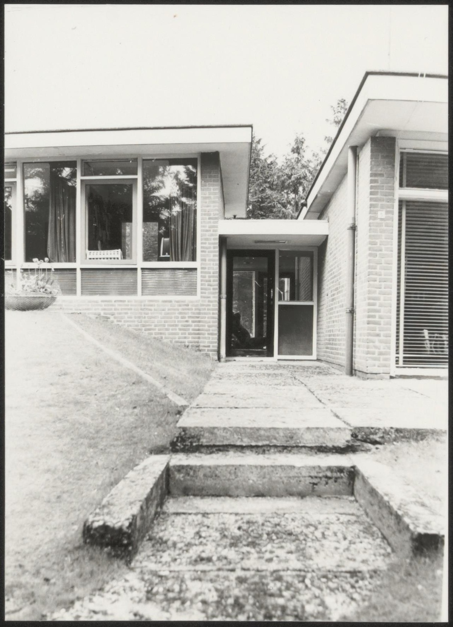 Afbeelding van woning Bláha, ca.1980, entree tussen slaap- en woonvleugel