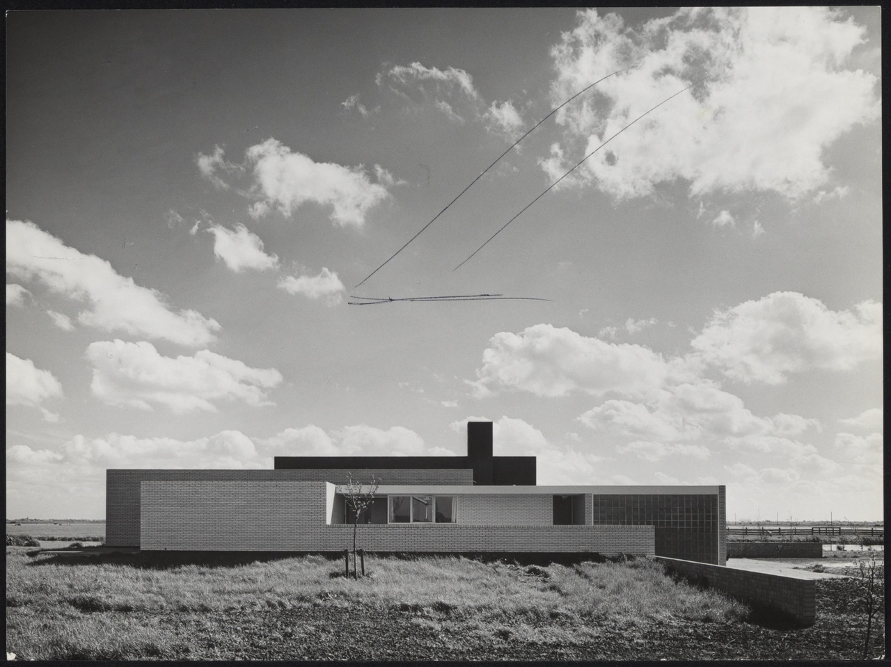 Afbeelding van woning Van den Doel, ca.1958, noordkant vanaf de weg
