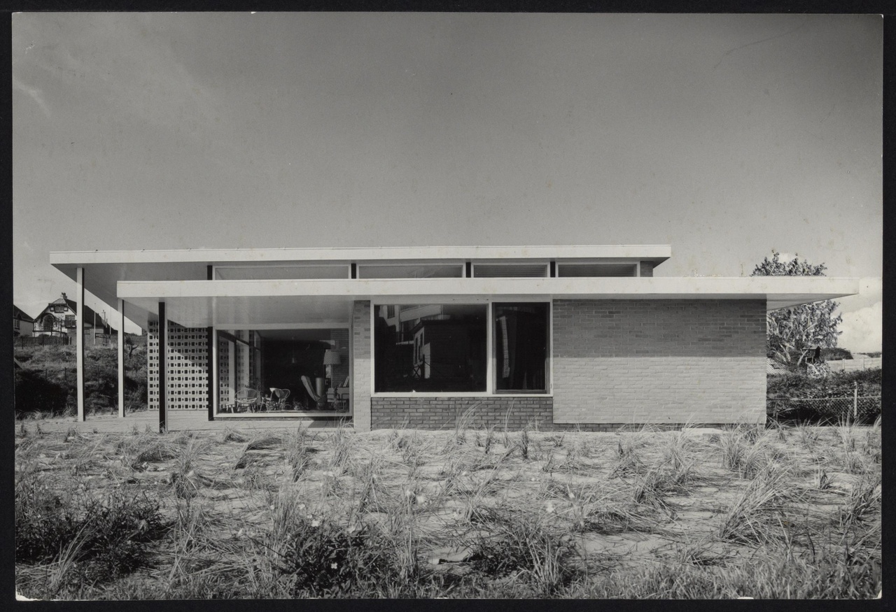 Afbeelding van zomerhuis Hamburger, Noordwijk, 1960, recht aanzicht zuidoost kant