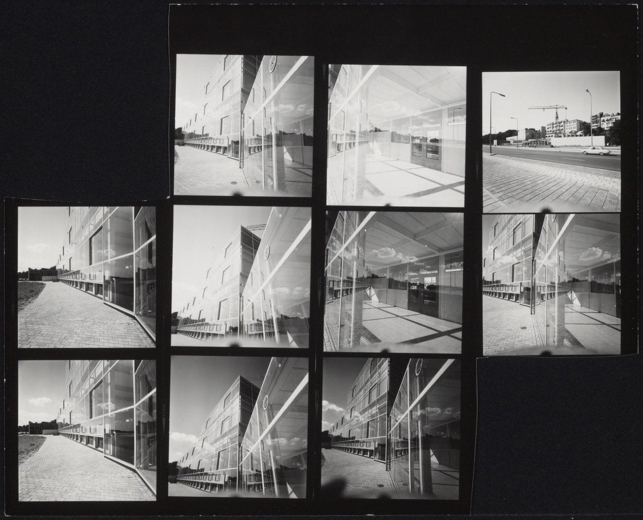 Afbeelding van Kunstacademie Arnhem, ca.1963, tien contact afdrukjes, van de glasgevels