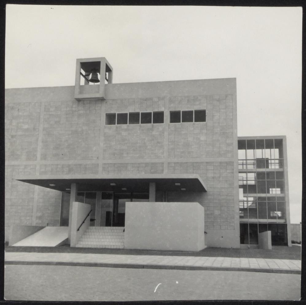 Afbeelding van De Hoeksteen, ca.1965, hoek met ingang en trappenhuis